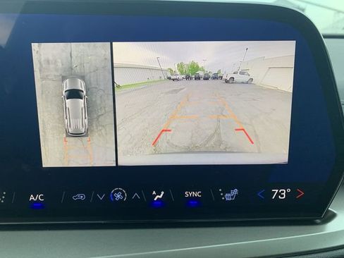 Used 2025 Chevrolet Traverse LT w/ Driver Confidence Package FWD image 15