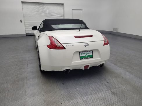 Used 2017 Nissan 370Z Roadster image 6