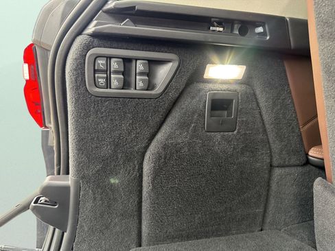 Used 2020 BMW X7 xDrive50i w/ Cold Weather Package image 39