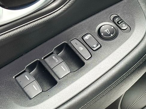 Used 2024 Honda HR-V LX image 17