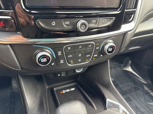 Used 2023 Chevrolet Traverse LT w/ LT Premium Package image 12
