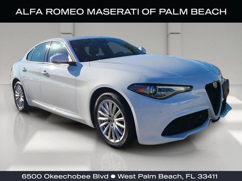 Used 2022 Alfa Romeo Giulia Sprint image 1