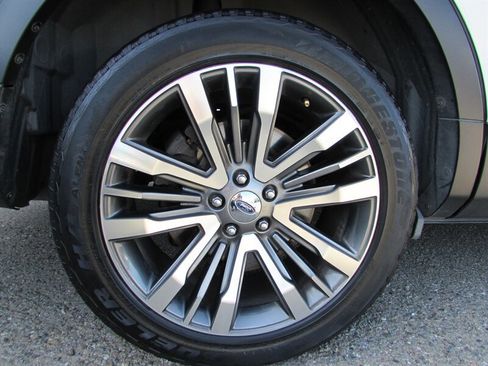 Used 2018 Ford Explorer Platinum AWD/4WD image 29