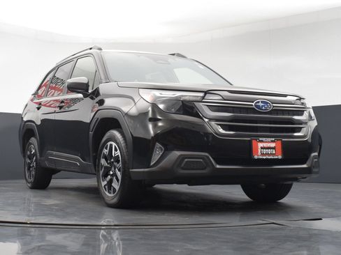 Used 2025 Subaru Forester Premium AWD/4WD image 33