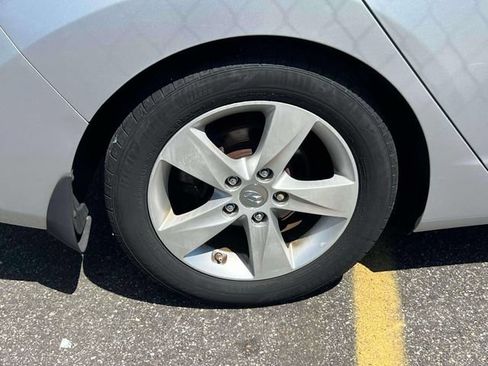 Used 2013 Hyundai Elantra GLS w/ Preferred Pkg FWD image 12