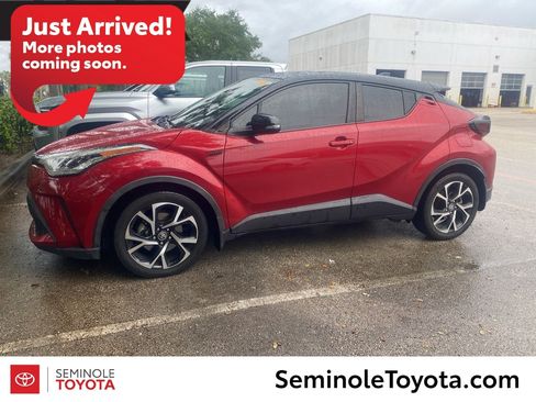 Used 2020 Toyota C-HR XLE image 1