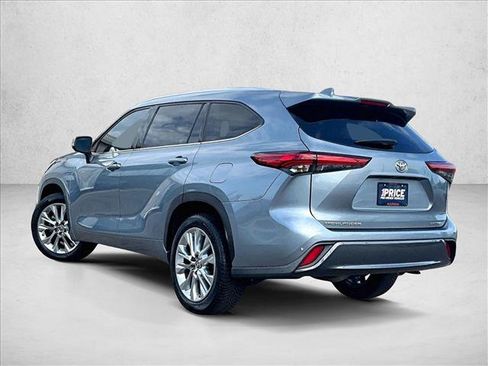 Used 2021 Toyota Highlander Limited FWD image 12