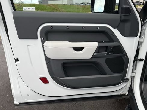 Certified 2025 Land Rover Defender 90 S image 13