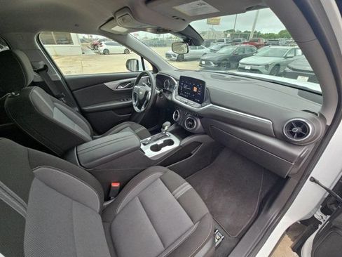 Used 2025 Chevrolet Blazer LT AWD/4WD image 31