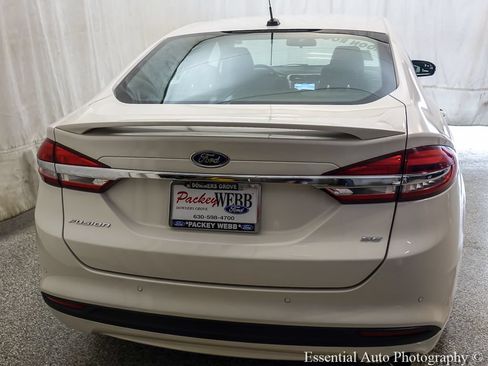 Used 2017 Ford Fusion SE w/ Equipment Group 201A FWD image 7