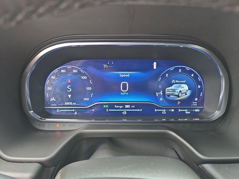 Used 2023 Chevrolet Suburban Premier image 24