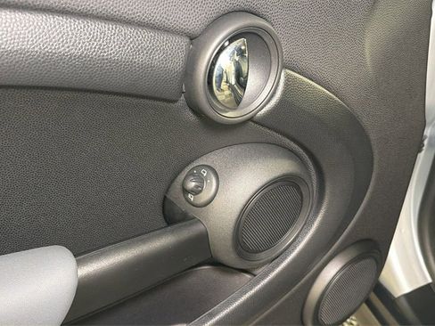 Used 2011 MINI Cooper Hardtop image 16