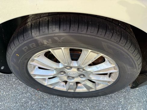 Used 2010 Buick LaCrosse CX image 41