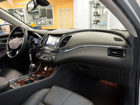 Used 2015 Chevrolet Impala LT w/ Convenience Package image 32