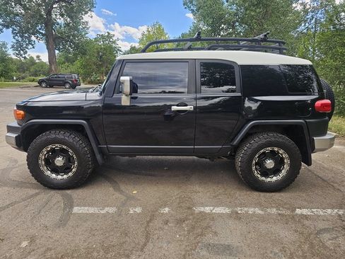 Used 2007 Toyota FJ Cruiser 4WD image 2