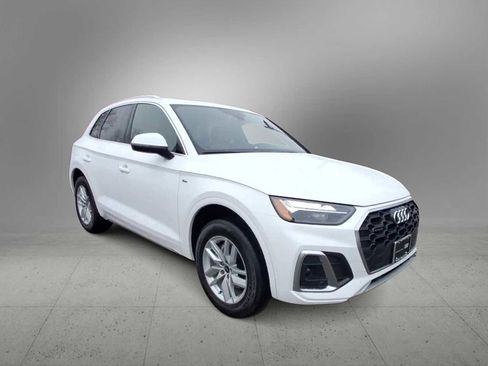Certified 2023 Audi Q5 2.0T Premium w/ Convenience Package image 2