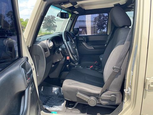 Used 2018 Jeep Wrangler Unlimited Sport S image 13