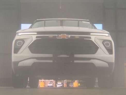 Used 2025 Chevrolet TrailBlazer LT image 2