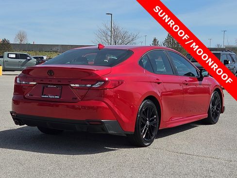 Used 2025 Toyota Camry SE w/ Convenience Package FWD image 5