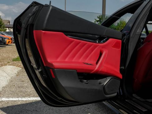 Used 2022 Maserati Quattroporte Trofeo image 51