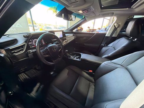 Used 2024 Lexus ES 300h w/ Premium Package FWD image 6