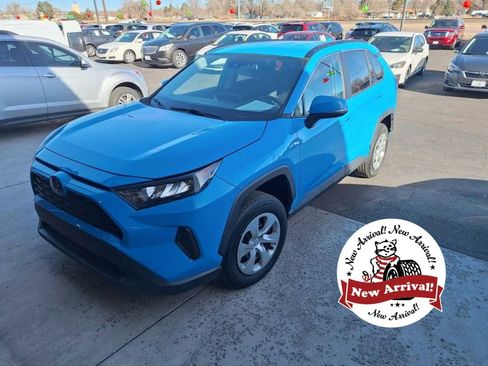 Used 2021 Toyota RAV4 LE image 1