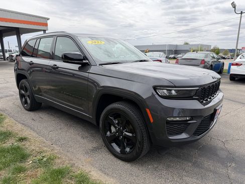 Used 2025 Jeep Grand Cherokee Limited w/ Black Appearance Package AWD/4WD image 7