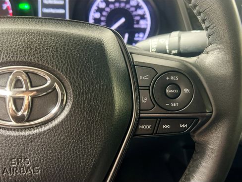 Used 2024 Toyota Camry SE w/ Convenience Package image 19