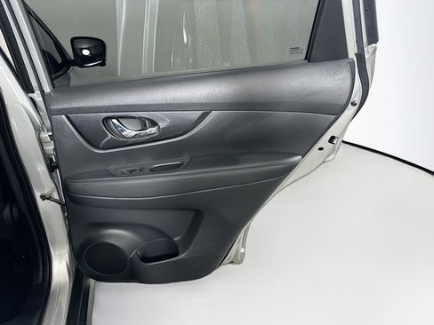 Used 2017 Nissan Rogue SV w/ SV Premium Package FWD image 29