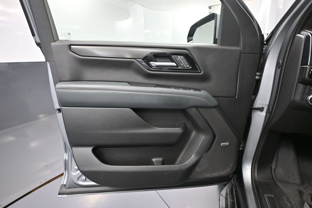 Used 2025 GMC Yukon AT4 AWD/4WD image 14
