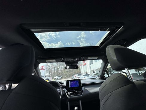 Used 2024 Toyota Corolla Cross SE image 19