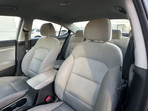 Used 2017 Hyundai Elantra SE image 26