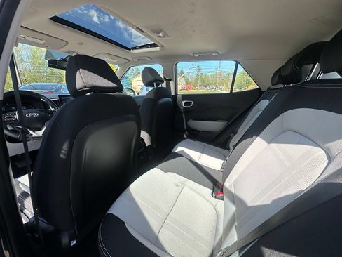 Used 2025 Hyundai Venue SEL FWD image 26
