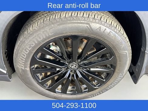 Used 2024 Toyota Highlander Limited image 32