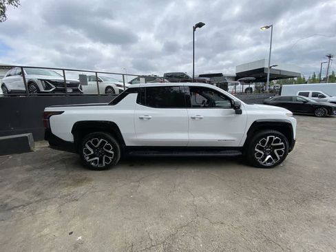 Used 2025 Chevrolet Silverado EV RST AWD/4WD image 7