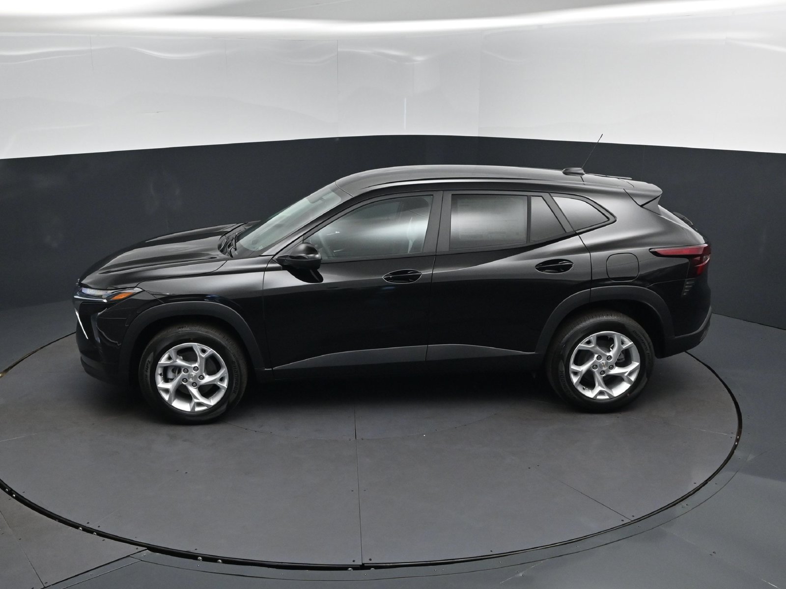 New 2026 Chevrolet Trax LS w/ LS Convenience Package FWD image 32