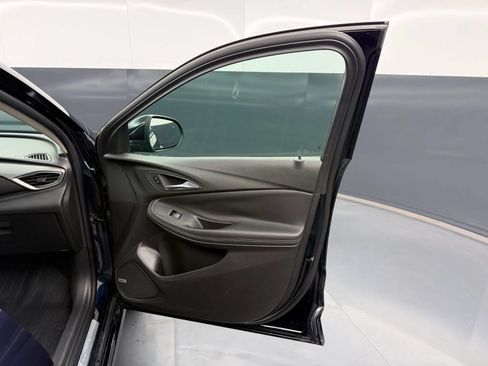 Used 2021 Buick Encore GX Essence w/ Advanced Technology Package FWD image 9