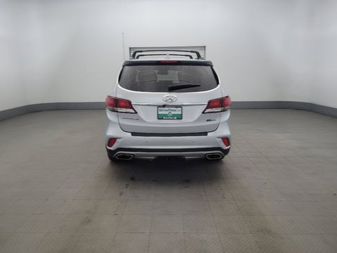 Used 2018 Hyundai Santa Fe SE image 6