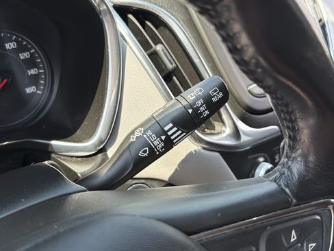 Used 2020 Chevrolet Equinox LT w/ Driver Convenience Package AWD/4WD image 17