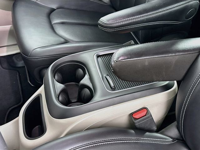 Used 2023 Chrysler Pacifica Touring-L FWD image 40