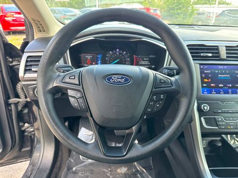 Used 2020 Ford Fusion SE image 27
