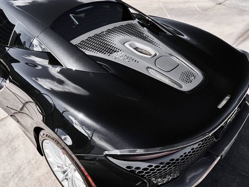Used 2024 McLaren Artura RWD image 16