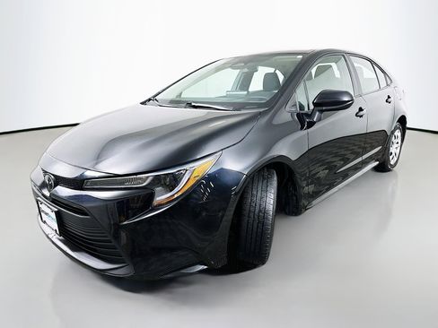 Used 2023 Toyota Corolla LE image 3