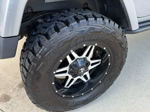 Used 2016 Jeep Wrangler Unlimited Rubicon image 76