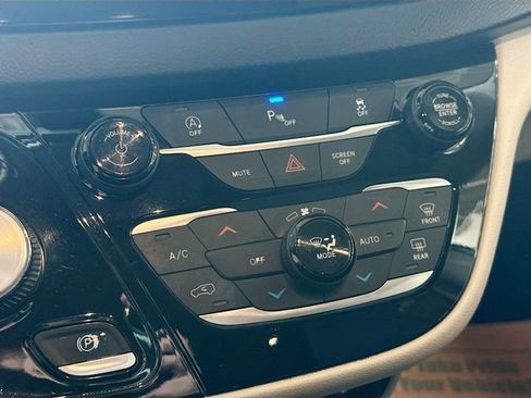 Used 2019 Chrysler Pacifica Touring Plus w/ Tire & Wheel Group image 16