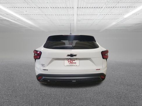 New 2025 Chevrolet Trax RS w/ Sunroof Package image 7