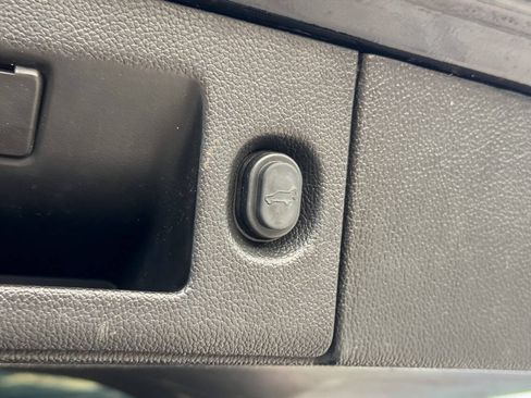 Used 2018 Chevrolet Suburban LT AWD/4WD image 13