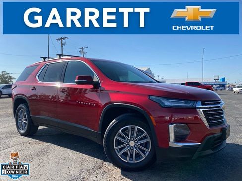 Used 2023 Chevrolet Traverse LT FWD image 1