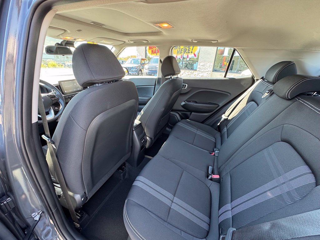 Used 2024 Hyundai Venue SEL FWD image 10