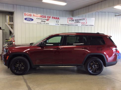 Used 2024 Jeep Grand Cherokee L Laredo image 2